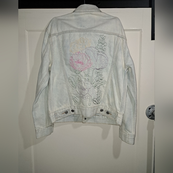 Floral embroidered levis denim jacket - Picture 5 of 12
